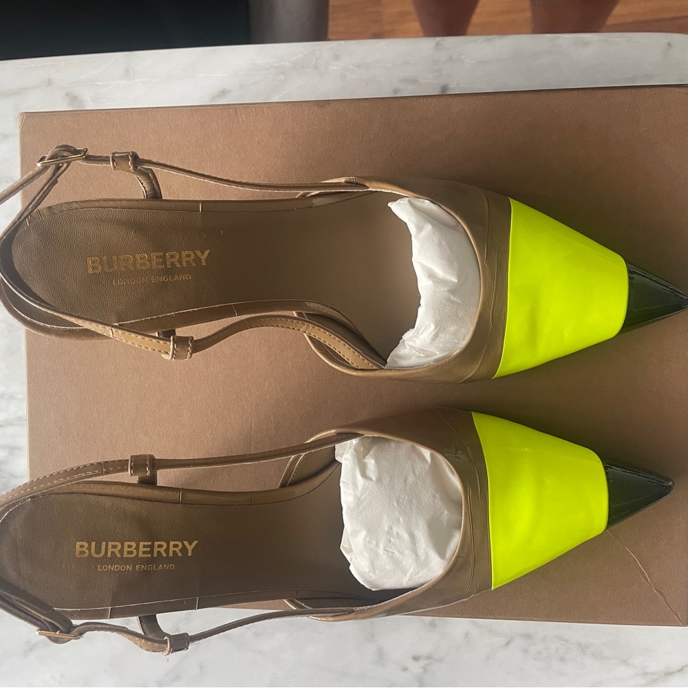 New in box burberry london bryant slingback brown/yellow/black kitten heels